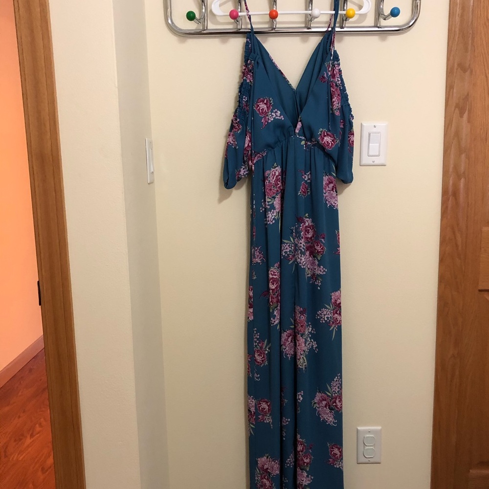 Cold Shoulder Maxi - Picture 5 of 8